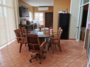 Phòng tập thể, 4 phòng ngủ, ban công, quang cảnh vườn | Khu ăn uống