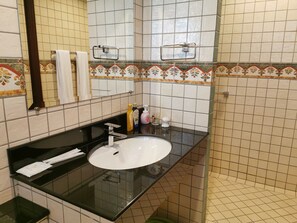 Villa, 3 soverom, balkong, hageutsikt | Bad
