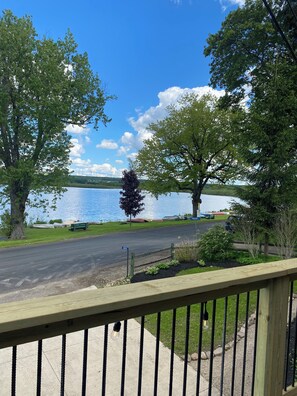 Property grounds - Lakefront Cottage on Java Lake (Arcade)