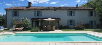 SPACIEUSE ET BELLE maison 4ch 4sdb, piscine privee, grand jardin Internet et TV