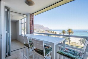3 bedrooms, Internet - Ocean View Camps Bay 3bed Apt Beach Vistas (Cape Town)