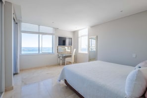 House | 3 bedrooms, desk, Internet