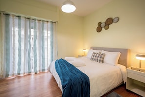 2 habitaciones, escritorio, tabla de planchar con plancha y wifi gratis 