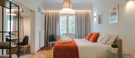 2 bedrooms, desk, iron/ironing board, Internet