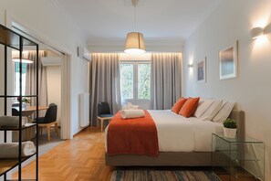 2 bedrooms, desk, iron/ironing board, internet