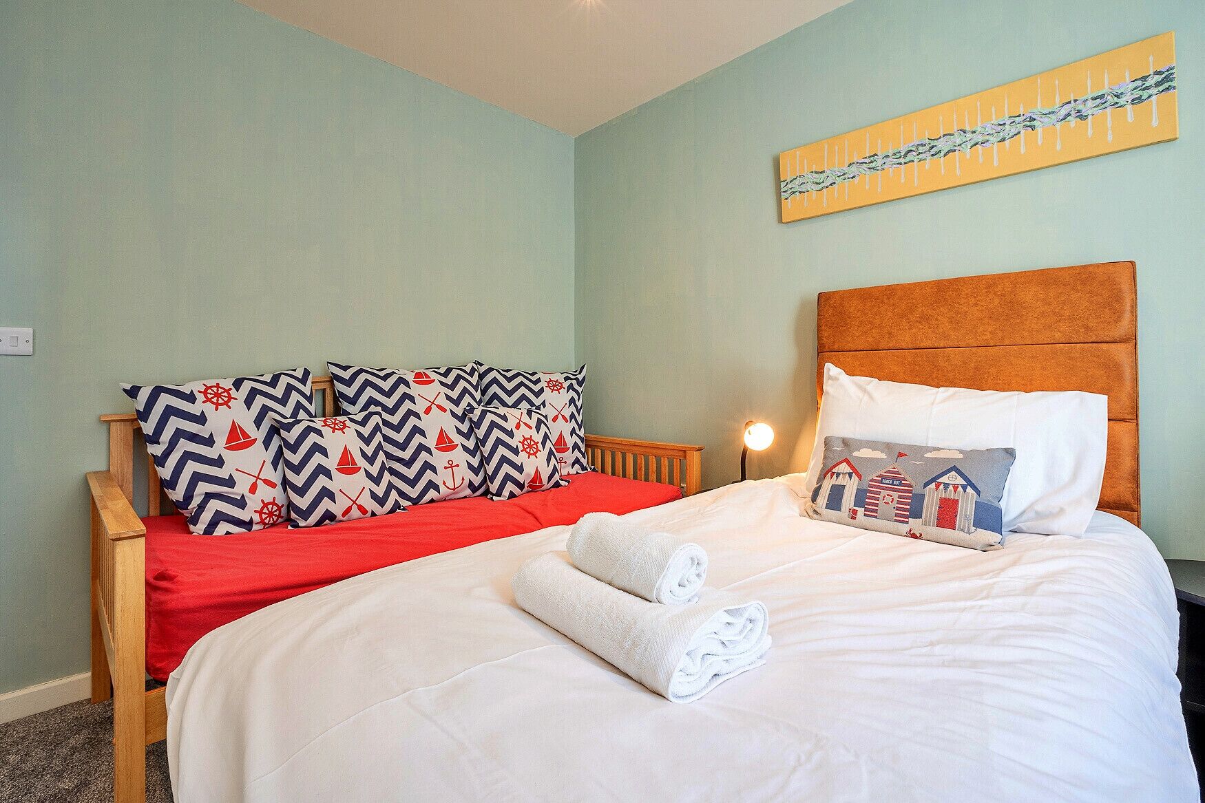 2 多间卧室、床单