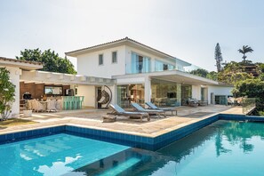 Deluxe House, 5 Bedrooms, Private Pool | Pool | Indoor pool, pool loungers - Bz72 Casa Vista Mar 5 suítes e piscina (Buzios)