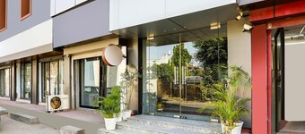 Stylish Stays Near Isbt Dehradun