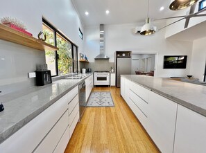 Fridge, microwave, oven, stovetop - Seascape - Kalbarri, WA (Kalbarri)