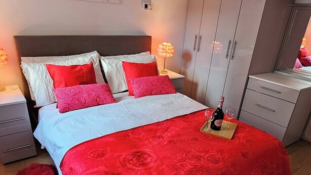 Apartment, 1 Bedroom, Smoking, Garden View | 2 bedrooms - Modern Flat Near Central London! (London)