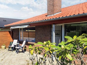 House | Pemandangan dari hartanah