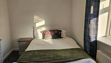 2 bedrooms, iron/ironing board, free WiFi, bed sheets