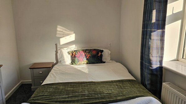 2 bedrooms, iron/ironing board, bed sheets