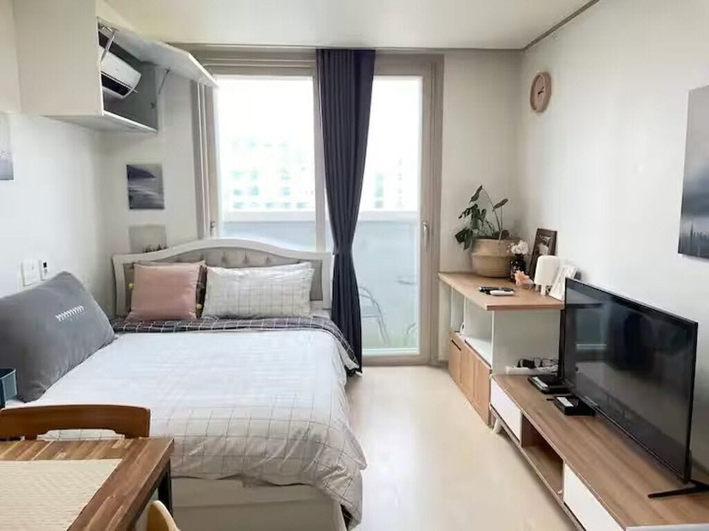 1 chambre, fer et planche à repasser, accès Internet