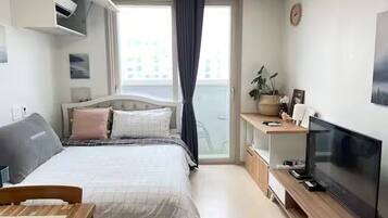 1 slaapkamer, een strijkplank/strijkijzer, internet