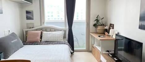 1 habitación, tabla de planchar con plancha y internet