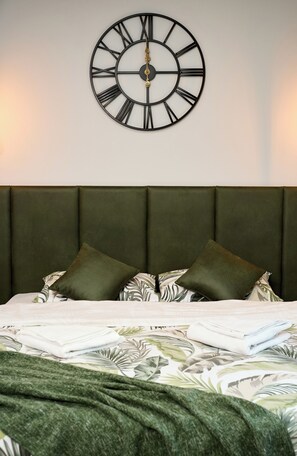 Skrivebord for bærbar PC, blendingsgardiner og lydisolert