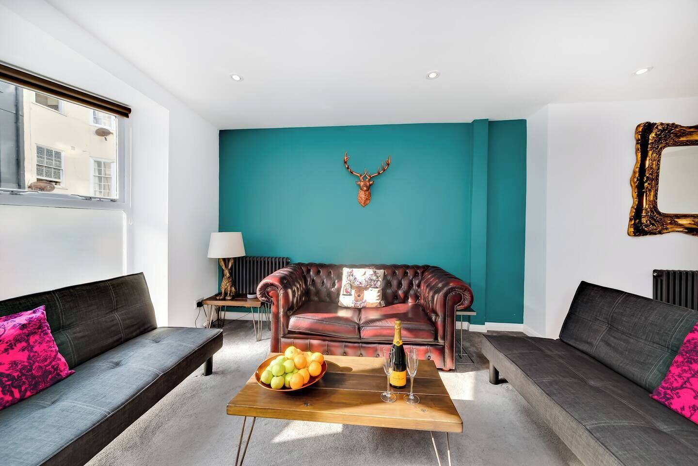 Smart TV, stereo, offices