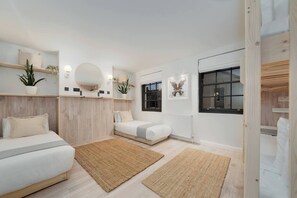 3 bedrooms, iron/ironing board, travel cot, free WiFi - Beautifully designed town house in a quiet area of Brighton oozing style and comfort. (Brighton)