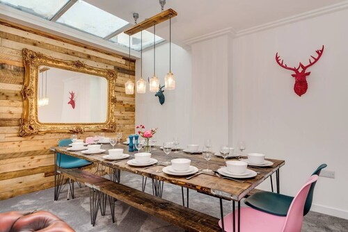 Fab large house with a fantastic roof terrace with Champagne bar plus large hair and make up bar!