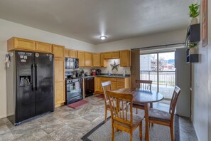 Fridge, microwave, oven, stovetop - Garage-40` Balcony-Spacious-Walk to Main-Firepit (Sturgis)