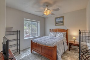 3 bedrooms, iron/ironing board, WiFi, bed sheets