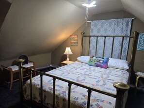 5 quartos, acesso à internet, roupa de cama