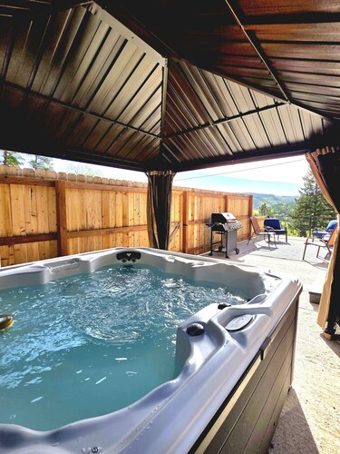 Stunning, Spacious Mountain Home near Deadwood & 4X4 Trails