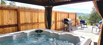 Stunning, Spacious Mountain Home near Deadwood & 4X4 Trails