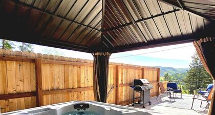 Stunning, Spacious Mountain Home near Deadwood & 4X4 Trails