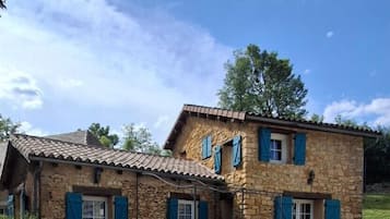 House, Pets Allowed, Hill View | 3 bedrooms, premium bedding, individually decorated