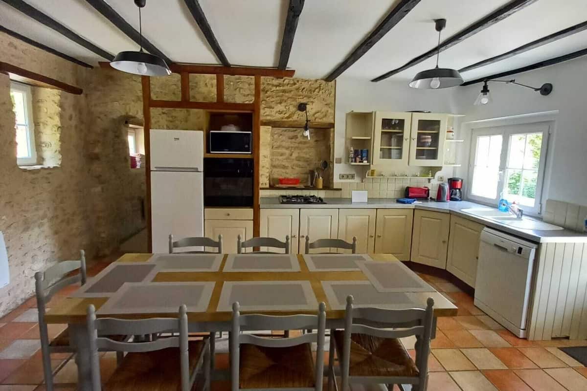 Talo, lemmikit sallittu, näköala puistoon | Yksityinen keittiö | Syöttötuoli