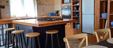 House, Pets allowed, Hill View | Private kitchen | High chair