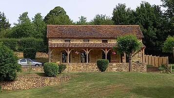 Vista frontal de la propiedad