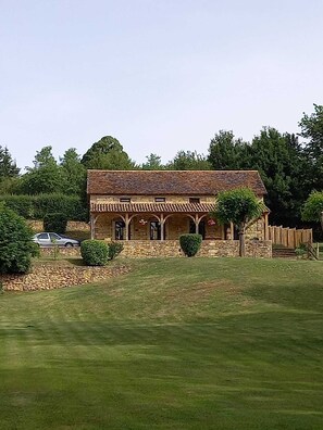 Mặt tiền nơi lưu trú