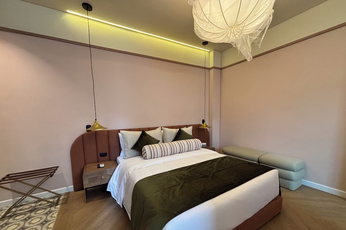 Superior Room, Jetted Tub | 1 bedroom, in-room safe, desk, laptop workspace