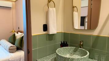 Superior Room, Terrace | Bathroom | Towels, soap, shampoo, toilet paper