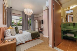 Junior Suite, Jetted Tub