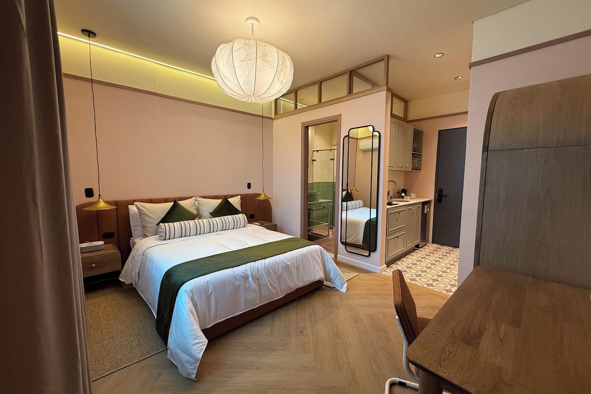 1 bedroom, in-room safe, desk, laptop workspace
