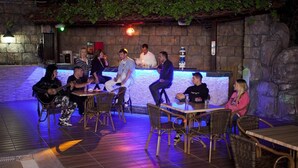 Bar en la piscina