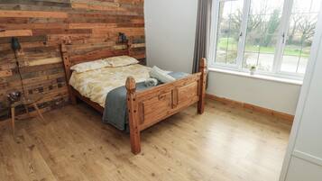 4 bedrooms, individually decorated, individually furnished, free WiFi