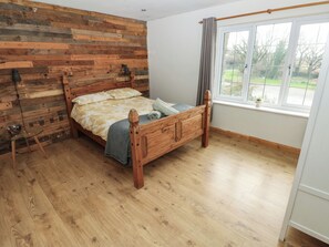 4 Schlafzimmer, individuell dekoriert, individuell eingerichtet