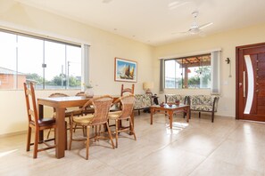 House, 4 Bedrooms, Private Pool | Dining room