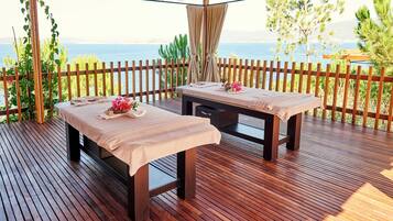 Couples treatment room(s), aromatherapy, deep-tissue massages