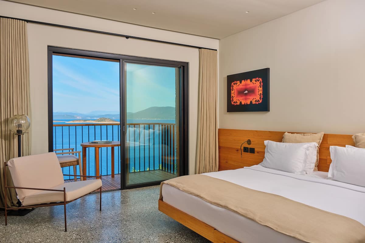 Sea View Superior Standard Room | 1 habitación y caja de seguridad en la habitación