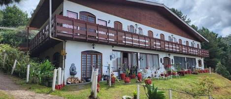 Fachada da propriedade