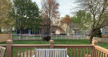 Peaceful 3-bedroom accessible ranch home with AC, WiFi in Eastside Olathe.