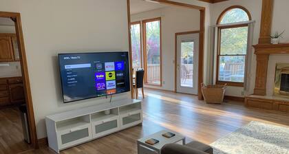 Peaceful 3-bedroom accessible ranch home with AC, WiFi in Eastside Olathe.