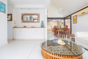 Deluxe House, 4 Bedrooms, Air conditioning | Dining room - Bz75 Casa 4 suítes Geriba 250m da praia (Buzios)