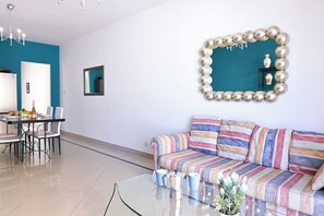 21-inch flat-screen TV with digital channels - Exiles Bay - Camenzuli Apt 5 (Sliema)